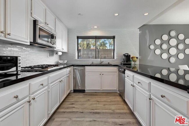 Building Photo - 10754 Garland Dr