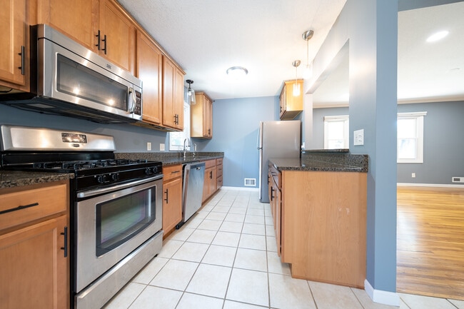 Building Photo - 2817 W 109th St