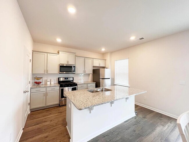 Building Photo - 125 Lily Pond Pl