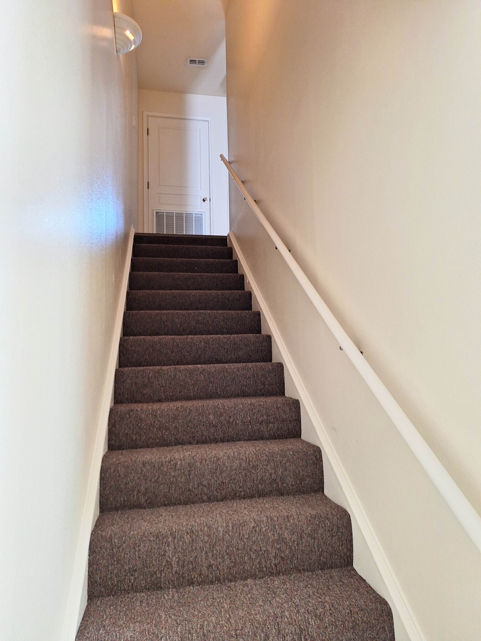 Building Photo - 1905 Maria Isabel Dr