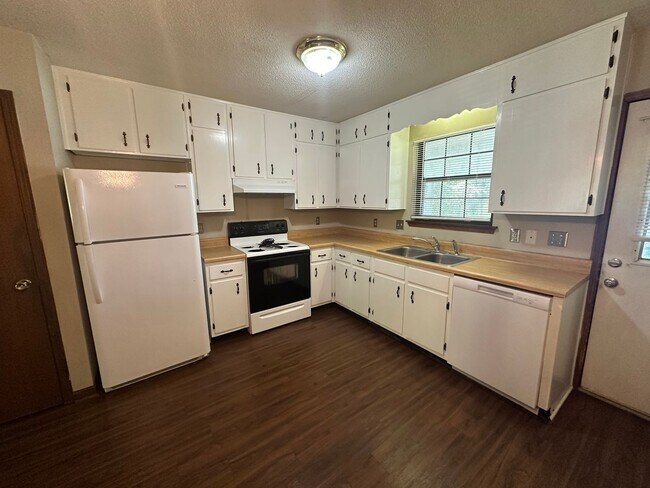 Building Photo - 2072 Pats Place
