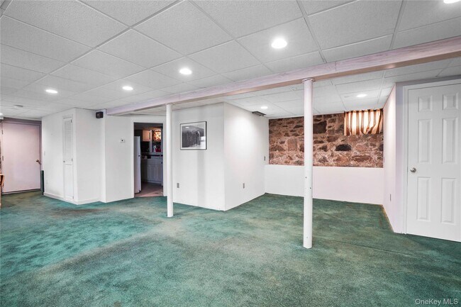 Building Photo - 81 Hudson Ave