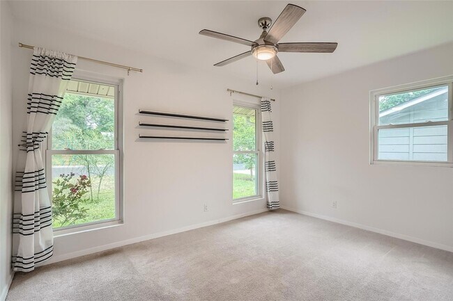 Building Photo - 507 Seminole Dr