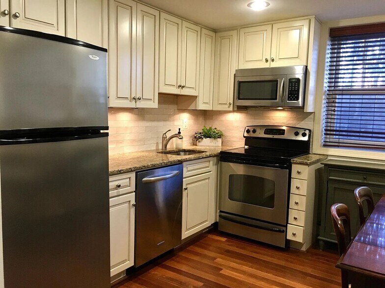 Building Photo - 337 Maryland Ave NE