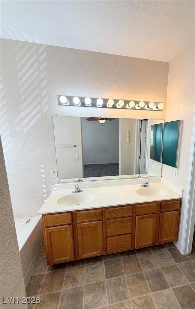 Building Photo - 664 Solitude Point Ave