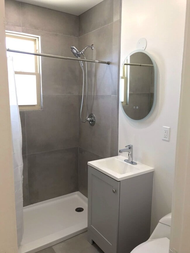 Building Photo - Great Los Alamos location! One bedroom on Kiva St. Renovated! No Carpet!