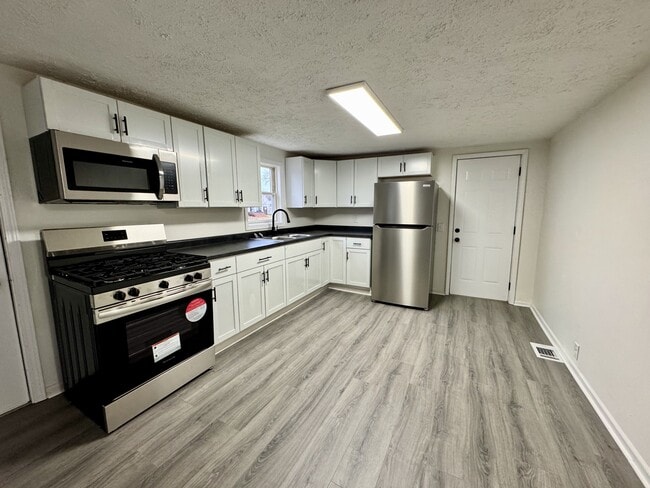 Building Photo - 1419 N Purdum St