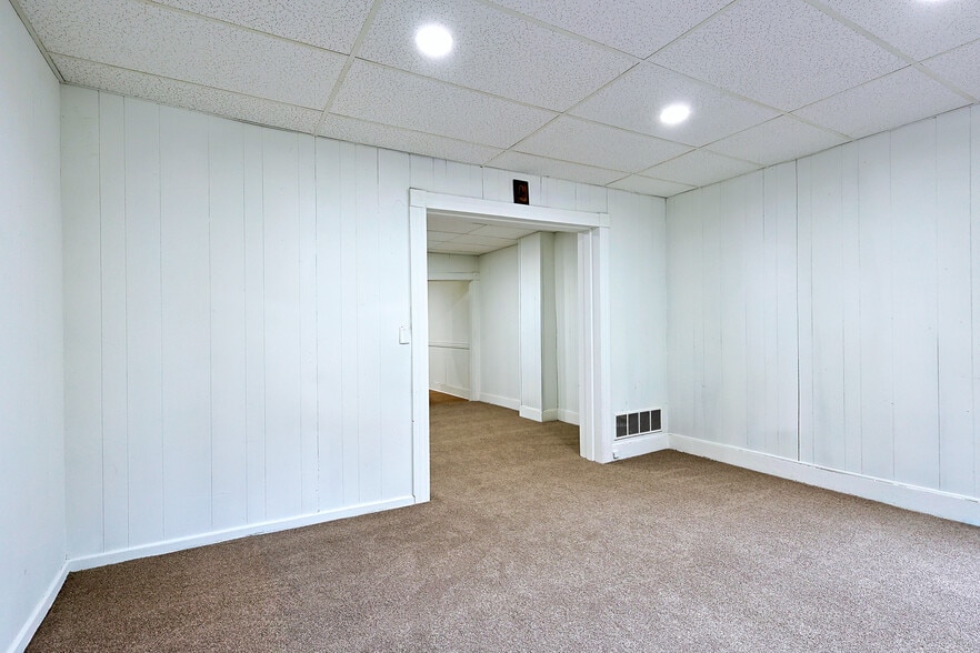 Building Photo - 329 Bedford St