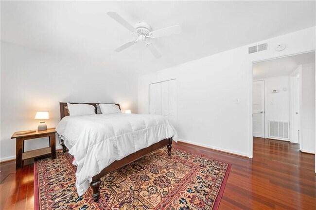 Building Photo - 52 Chaumont Square NW