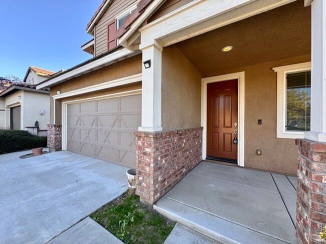 Building Photo - Beautiful Redhawk home located directly ac...