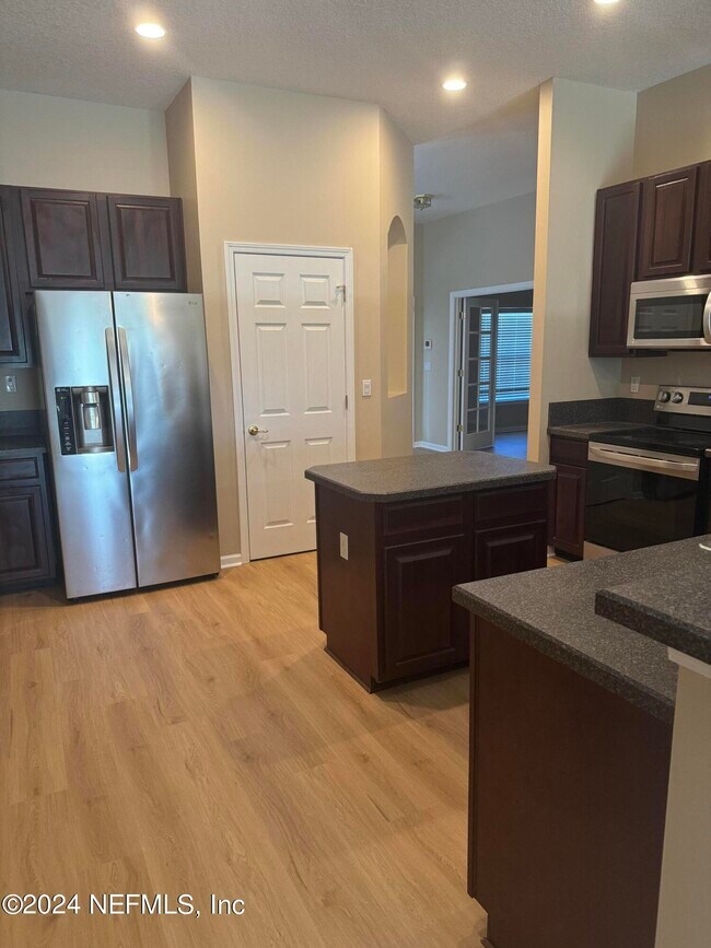 Building Photo - 2016 Spring Meadows Ct