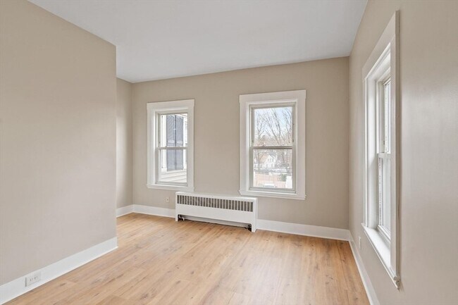 Building Photo - 20 School St