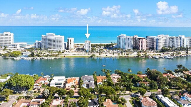 Building Photo - 5313 Collins Ave