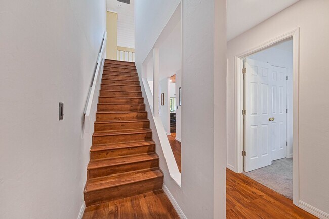 Building Photo - NOW AVAILABLE - Furnished Villa in Riverbend!