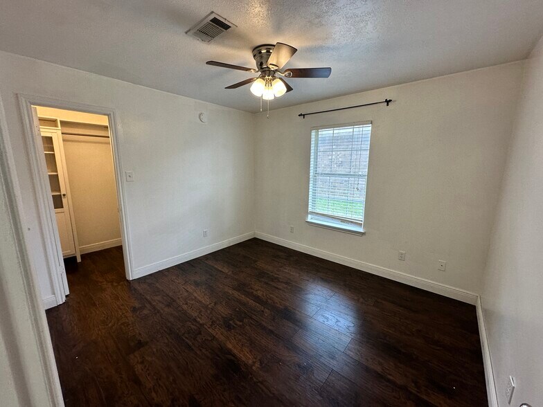 Building Photo - 1904 Sbisa Way