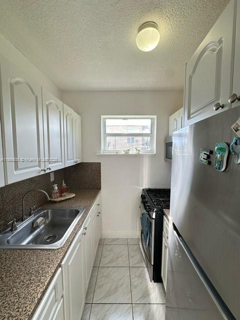 Building Photo - 3901 SW 78th Ct