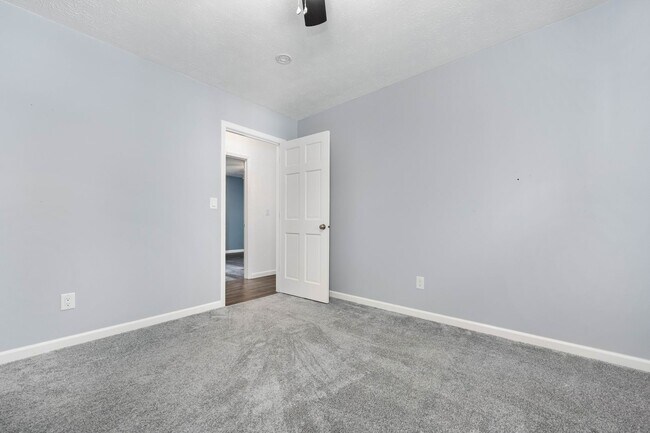Building Photo - JC Rental Available. Prime location