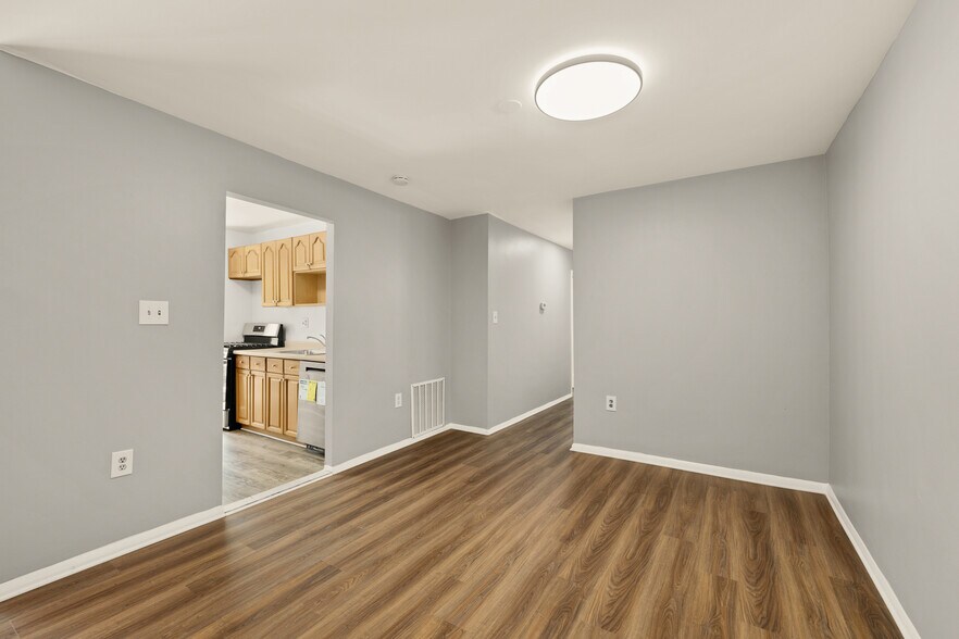 Building Photo - 5614 Bismach Dr