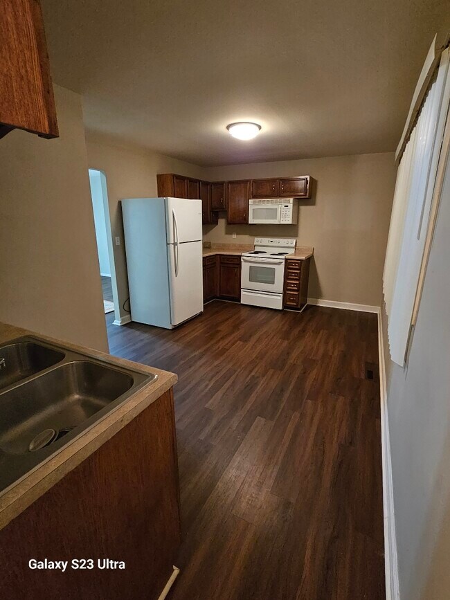 Building Photo - 3415 Emerald Dr