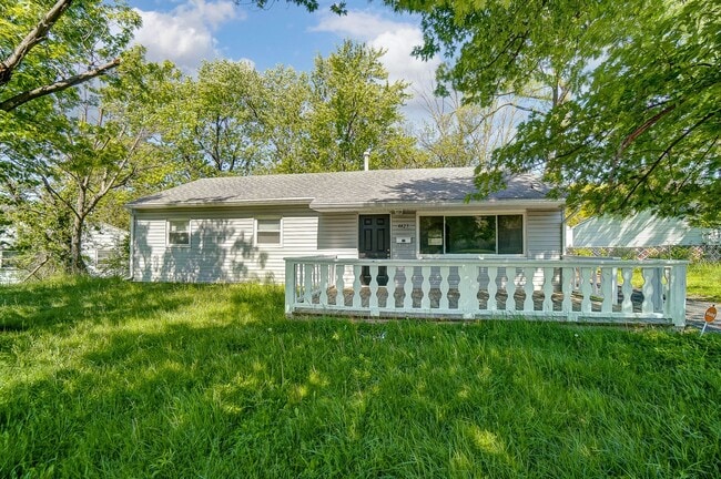 Building Photo - Three Bedroom with Driveway in Dayton!