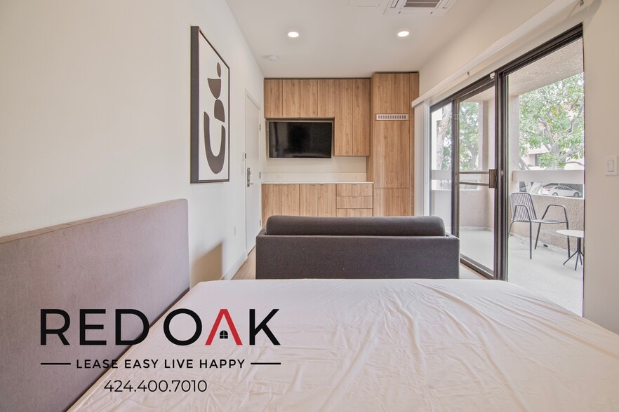 Building Photo - 7810 Topanga Canyon Blvd