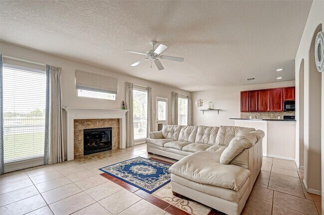 Building Photo - 15131 Live Oak Bend Way