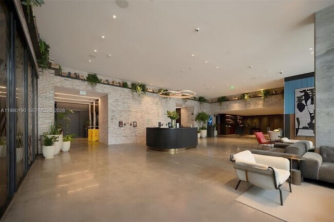 Building Photo - 398 NE 5th St