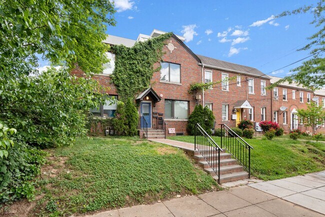 Building Photo - Modern 2B/2B with Parking | Minutes to Brookland Metro, Catholic University, MedStar & Children’s...