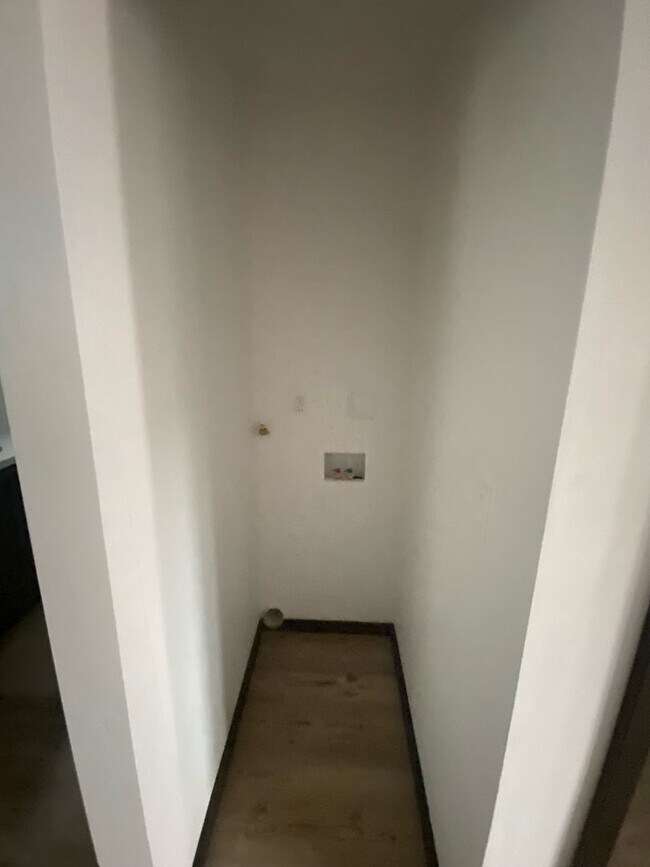 Building Photo - 525/527/527-A Park Ave.