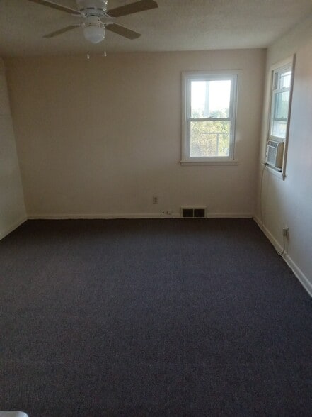 Building Photo - 216 E Denver St