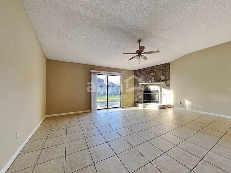 Building Photo - 3753 Woodbriar Dr