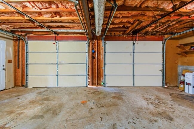 Building Photo - 3950 Lookout Point Dr