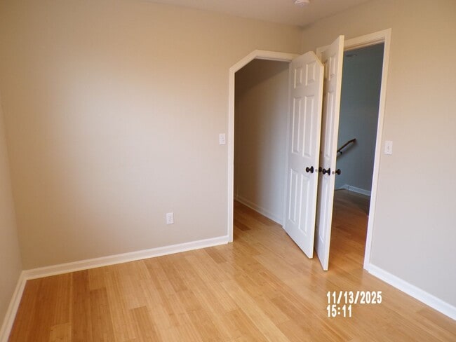 Building Photo - Charming house close to parks