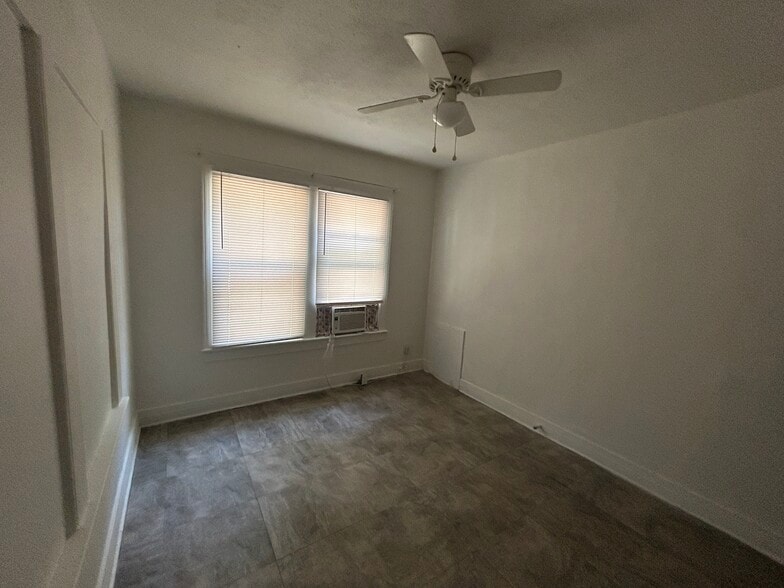 Building Photo - 1307 N Lewis Pl