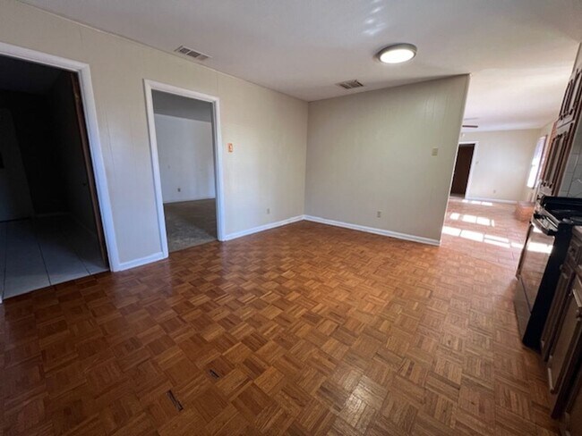 Building Photo - 2301 River Oaks Cir