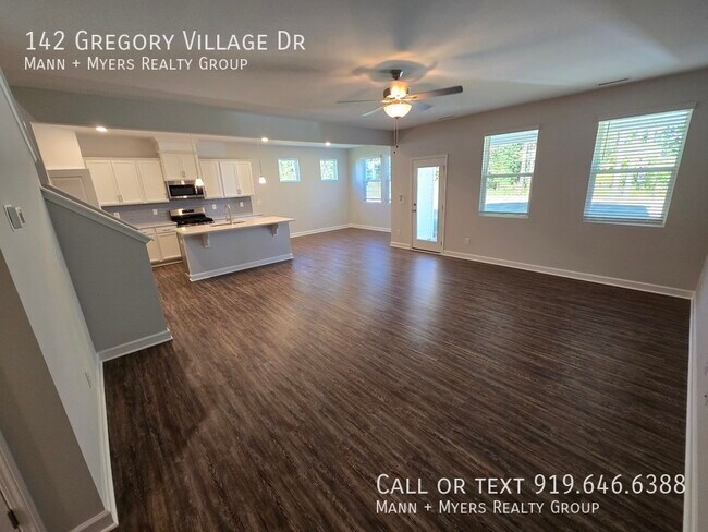 Building Photo - 142 Gregory Vlg Dr