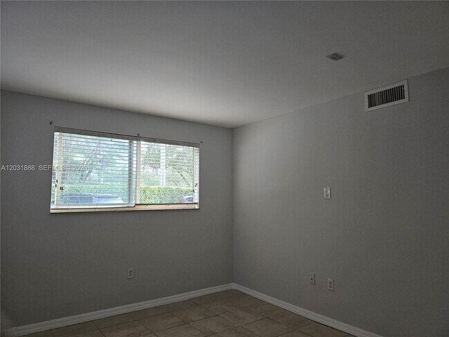 Building Photo - 14500 SW 88th Ave