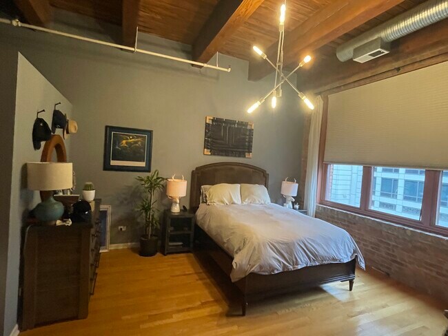Master Bed - 360 W Illinois St