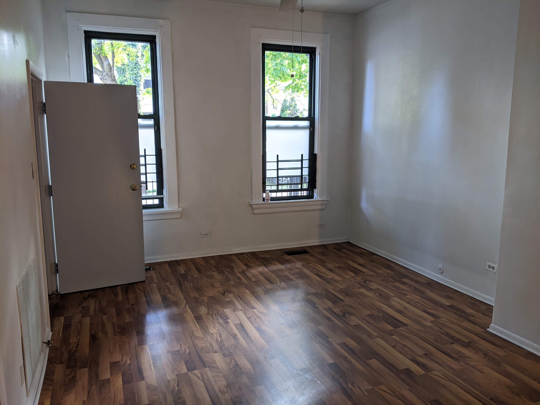 Main living space - 1427 N Elk Grove Ave