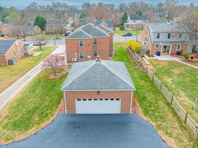 Building Photo - 116-118 Linden Avenue