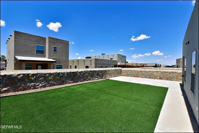 Building Photo - 541 Paseo Modesto Dr