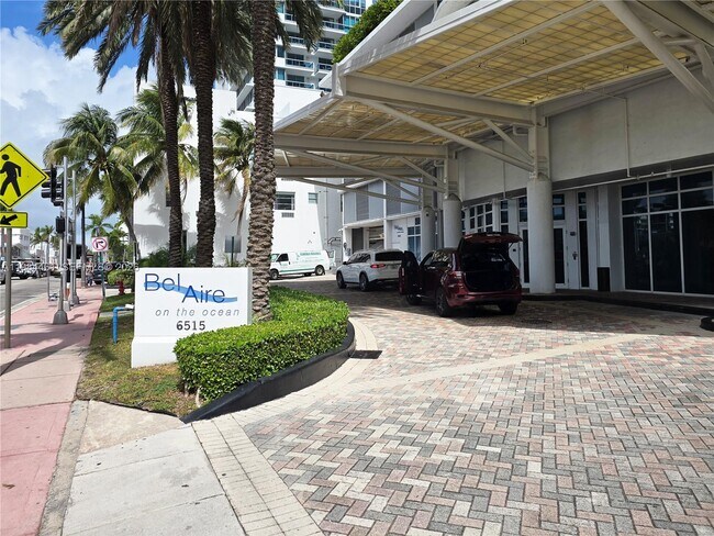 Building Photo - 6515 Collins Ave