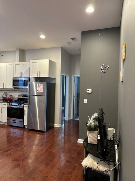 Building Photo - 511 South St