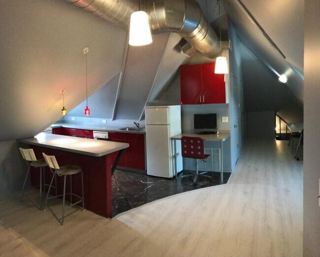 Building Photo - 0 bedroom in Evanston IL 60202