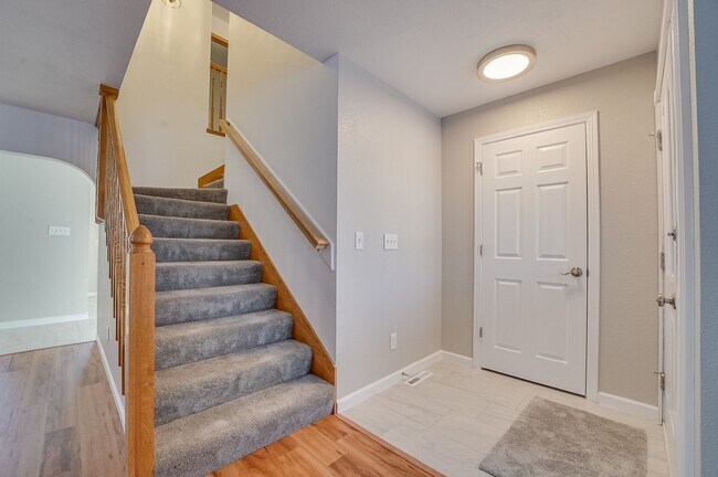 Building Photo - Beautiful 4 bed, 3.5 bath Home in Fort Collins Dakota Ridge Neighborhood