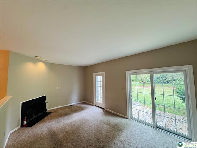 Building Photo - 102 Quaker Dr