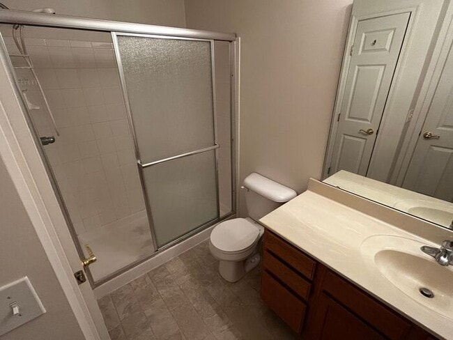 Building Photo - Clean Condo, Fantastic Location!