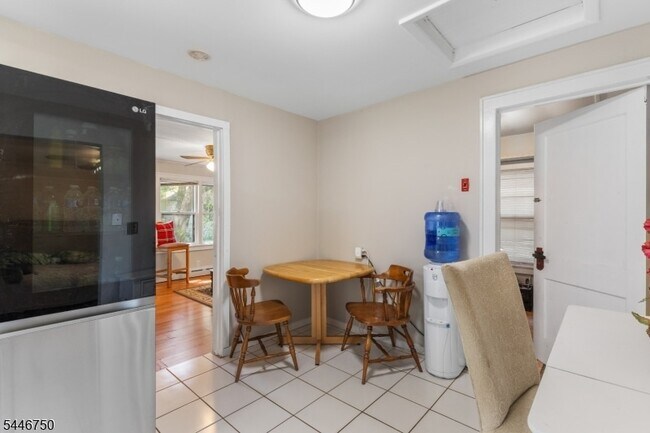 Building Photo - 47 Lakeview Terrace