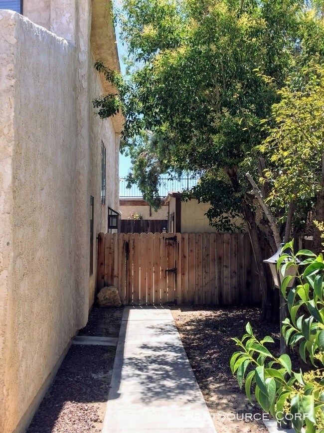Building Photo - 428 W Avenue J5