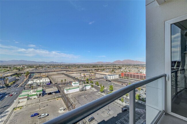 Building Photo - 150 S Las Vegas Blvd